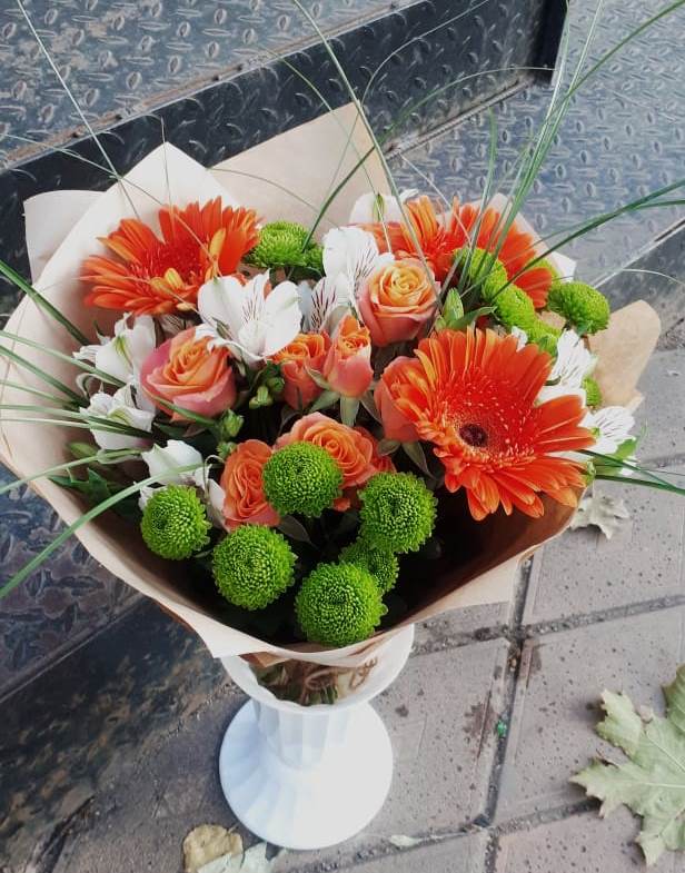 Букет цветов из: Герберы, Хризантемы, Альстромерии и Розы в Калья