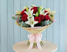 Букет цветов из:  Лилии и Розы в Калья