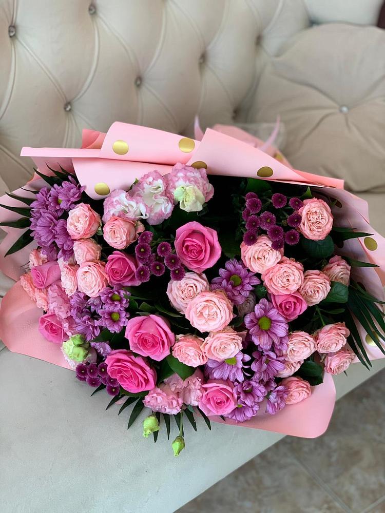 Букет цветов из: Хризантемы, Розы и Лизиантусы в Калья