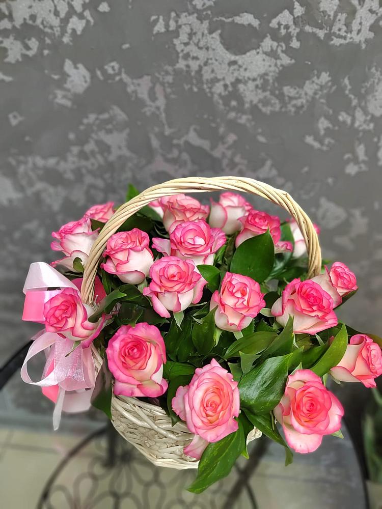 Цветочная композиция из Розы в корзине в Калья