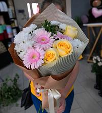 Букет цветов из:  Герберы, Розы и Хризантемы в Калья