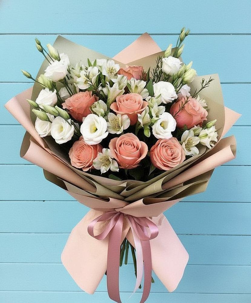 Букет цветов из: Розы, Альстромерии и Лизиантусы в Калья