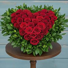 Цветочная композиция из Розы в виде сердца в Калья