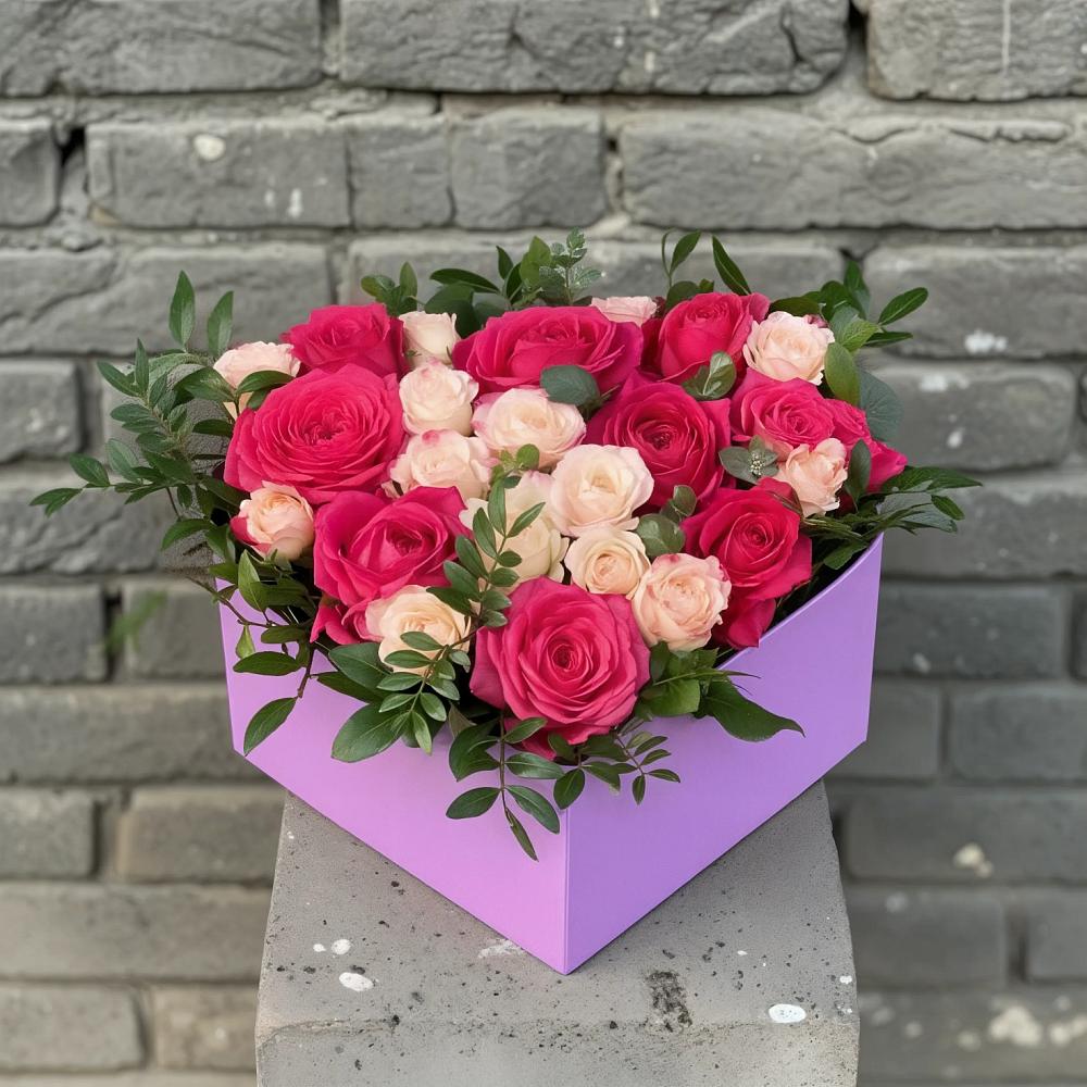 Цветочная композиция из Розы в коробке в Калья