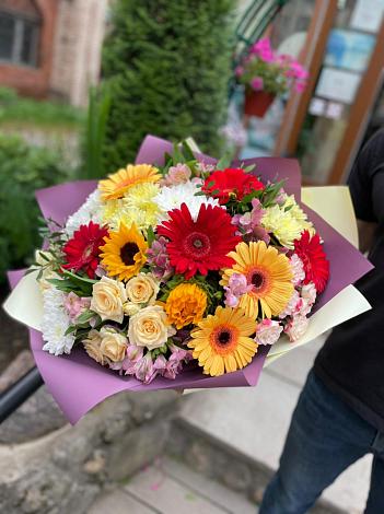 Букет цветов из: Герберы, Ромашки, Хризантемы, Розы и Подсолнухи в Калья