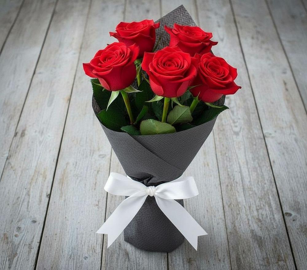 Букет 5 Красных роз Эдлесс Лав в Калья