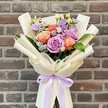 Букет цветов из:  Лизиантусы и Розы в Калья