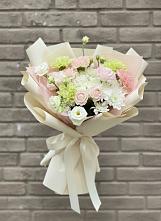 Букет цветов из:  Гвоздики, Розы, Лизиантусы и Хризантемы в Калья