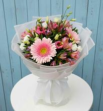 Букет цветов из:  Герберы, Альстромерии и Лизиантусы #REPLACE_PRED# Калья