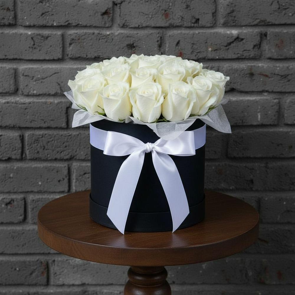 Цветочная композиция из Розы в шляпной коробке в Калья