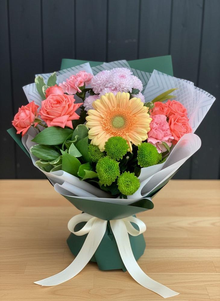 Букет цветов из: Гвоздики, Розы, Герберы и Хризантемы в Калья