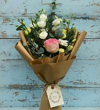 Букет цветов из:  Розы и Лизиантусы в Калья