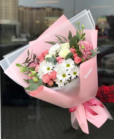Букет цветов из: Розы, Лизиантусы и Хризантемы в Калья